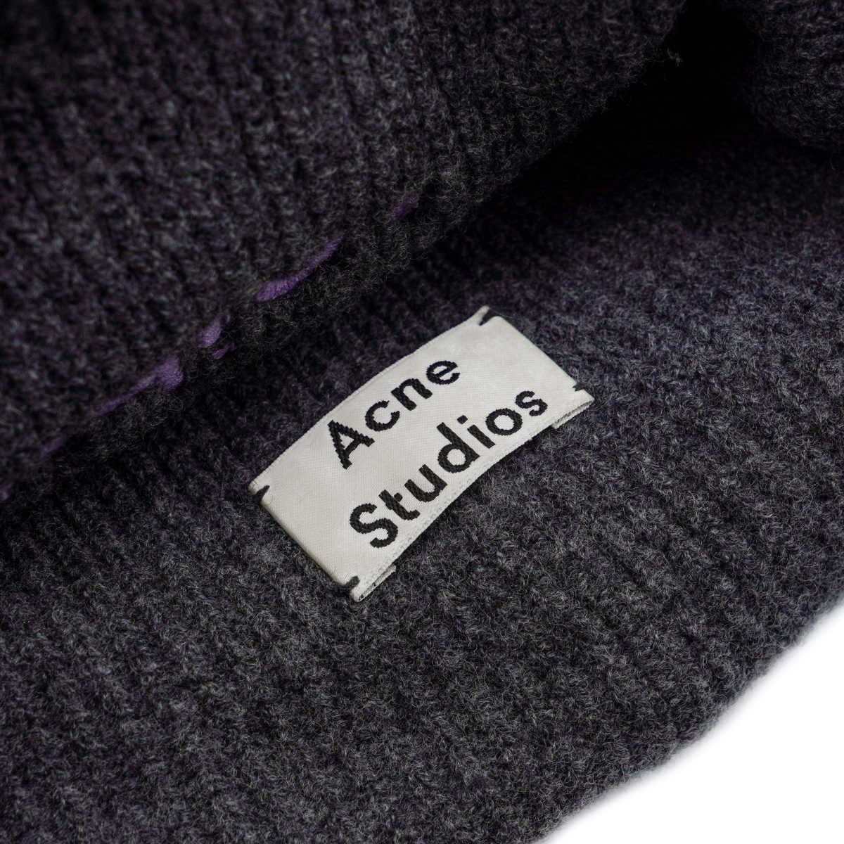 Acne Studios Dark Gray Wool Knit Embroidered Logo Beanie Hat — photo 4
