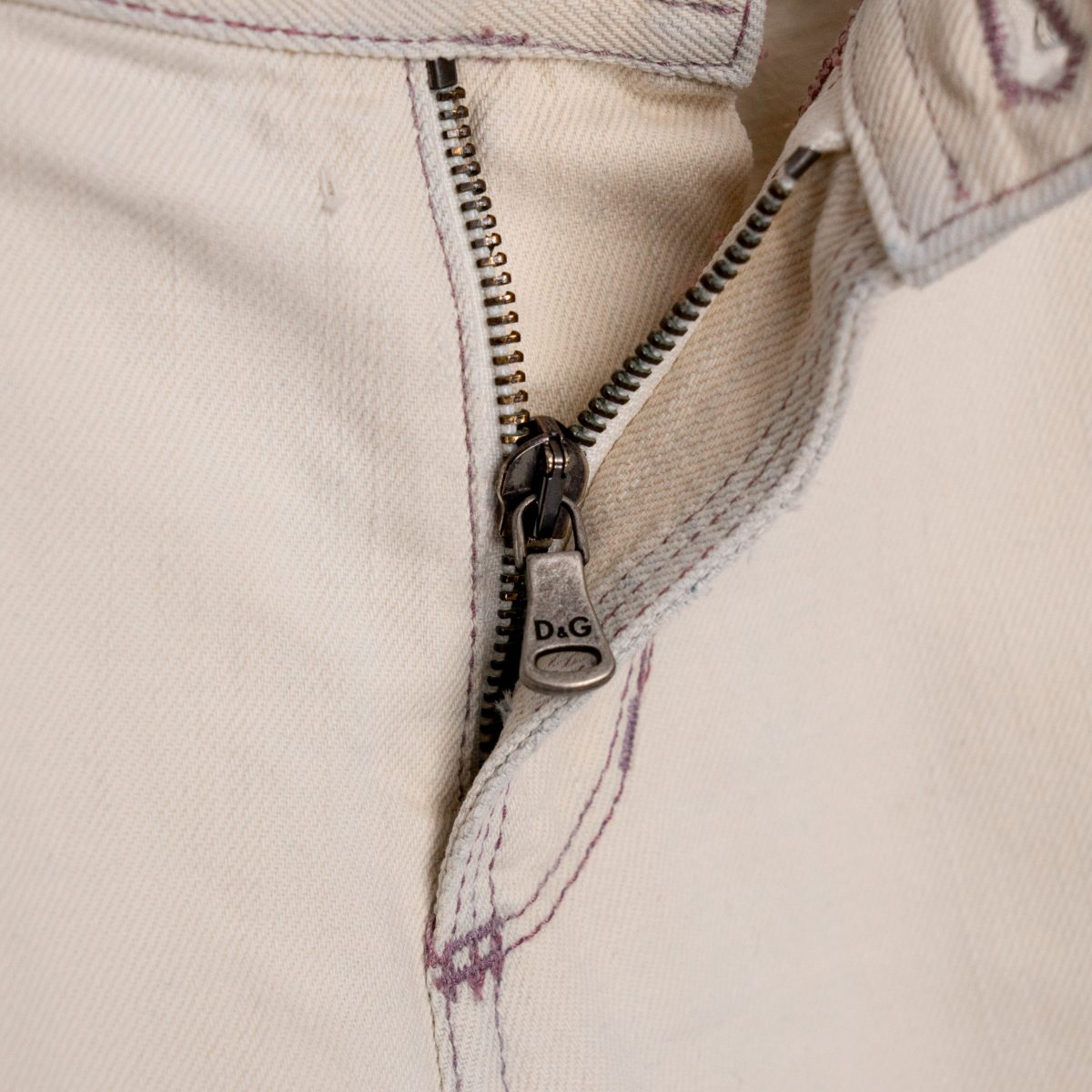 Dolce Gabbana Ecru Distressed Contrast Stitch Denim Jeans — photo 8