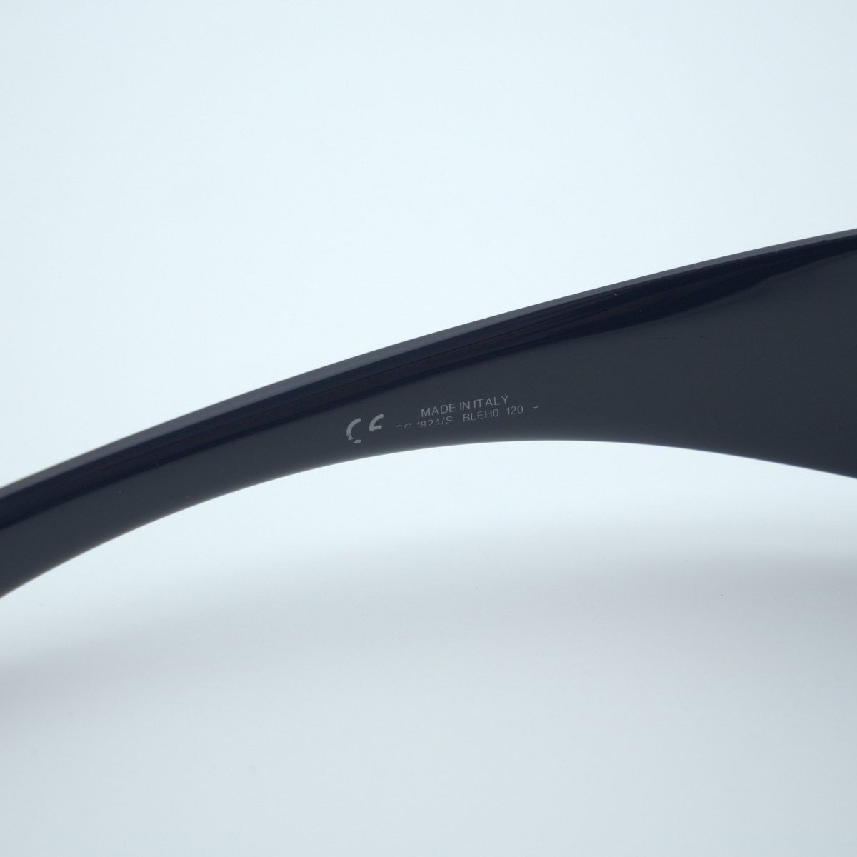 Vintage Gucci GG 1824 Navy Shield GG Logo Y2K Sunglasses — photo 7