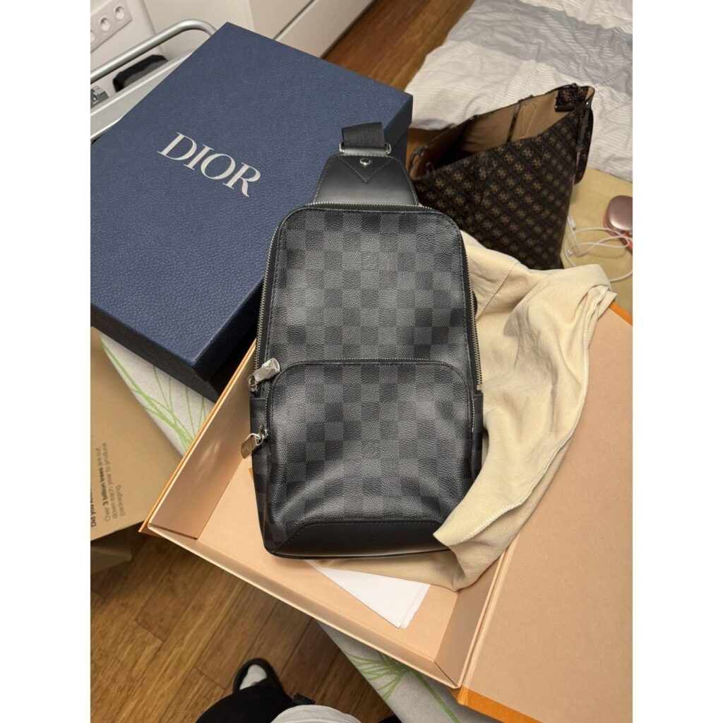 Louis Vuitton Damier Graphite Avenue Sling Crossbody Bag — photo 9